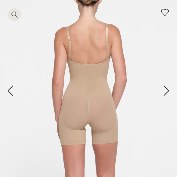 SKIMS Plunge Bodysuit - Picture 4 of 6